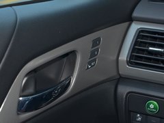 2016款 混动 2.0L 锐尊版