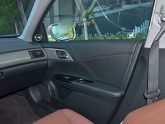 2016款 混动 2.0L 锐尊版