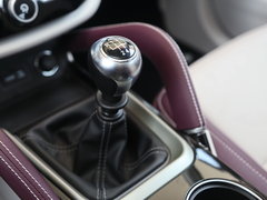 2016款 1.5T 手动魔方之心版国V