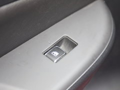 2016款 1.8T 自动尊荣型