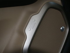 2016款 2.0L 自动四驱75周年致敬版