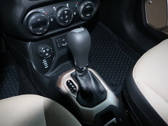 2016款 2.0L 自动四驱75周年致敬版