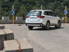 2016款 2.0L 两驱荣耀版