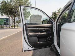 2016款 2.0L 两驱荣耀版
