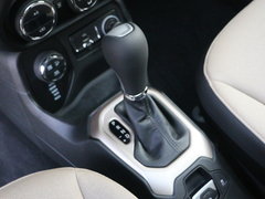 2016款 2.0L 自动四驱75周年致敬版