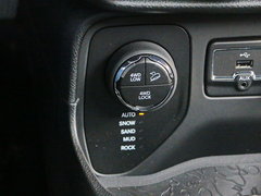 2016款 2.0L 自动四驱75周年致敬版