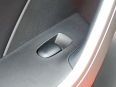 2017款 2.0L CVT领尚版