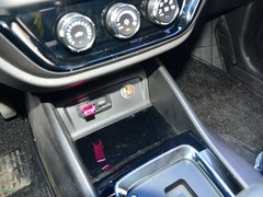 2016款 1.5T CVT尊贵型
