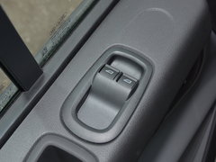2017款  2.0T柴油多功能商用车短轴低顶国IV