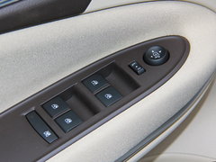 2017款 三厢 15S自动进取型