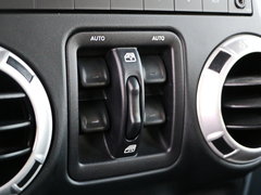 2016款 3.0L Sahara 四门版