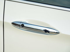 2016款 混动 2.0L 锐尊版