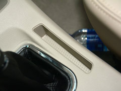 2017款 M5 1.6L 豪华型