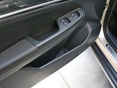 2017款 230TSI 自动豪华型