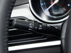 2017款 三厢百万款 1.5L CVT向上版