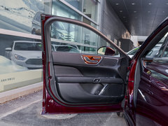 2017款 2.0T 两驱尊享版