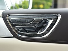 2017款 3.0T 四驱总统版