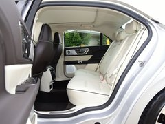 2017款 3.0T 四驱总统版
