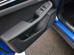 2017款 2.0T 自动极致之梦版