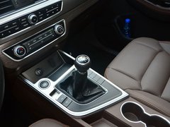 2017款 2.0L 手动尊贵型