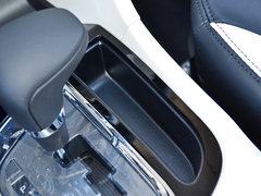 2017款 1.5T 自动白骑饰