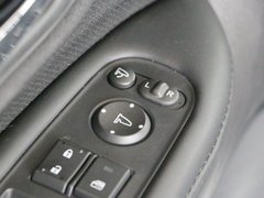 2017款 1.5L 手动两驱舒适型