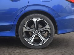 2017款 210TURBO CVT 豪华版5座