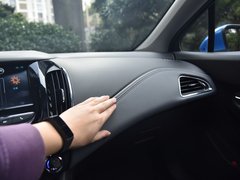 2017款 1.4T 两厢双离合领锋版