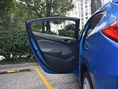 2017款 1.4T 两厢双离合领锋版