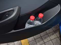 2017款 1.4T 两厢双离合领锋版