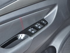 2017款 1.5L 手動尊貴型