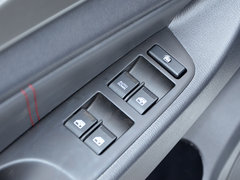 2017款 1.5L 手动标准型