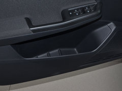 2017款 1.6L 自动风尚版