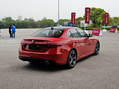 2017款 2.0T 200HP 豪华版