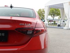 2017款 2.0T 200HP 豪华版