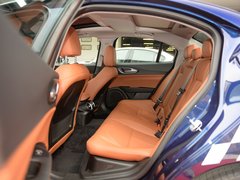 2017款 2.0T 200HP 豪华版