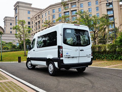 2017款 1.9T 短轴中顶星物流厢式运输车