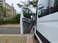 2017款 1.9T 短轴中顶星物流厢式运输车