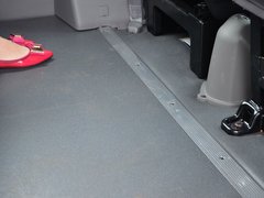 2017款 1.9T 短轴中顶星物流厢式运输车