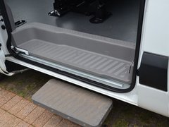 2017款 1.9T 短轴中顶星物流厢式运输车