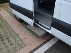 2017款 1.9T 短轴中顶星物流厢式运输车