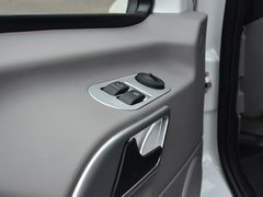 2017款 1.9T 短轴中顶星物流厢式运输车