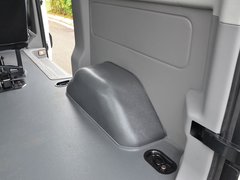 2017款 1.9T 短轴中顶星物流厢式运输车