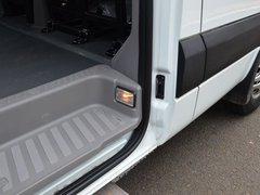 2017款 1.9T 短轴中顶星物流厢式运输车