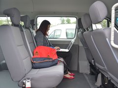 2017款 1.9T 短轴中顶星物流厢式运输车