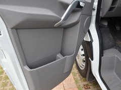 2017款 1.9T 短轴中顶星物流厢式运输车