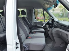 2017款 1.9T 短轴中顶星物流厢式运输车
