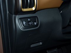 2018款 2.0L 手动两驱智勇·畅质版