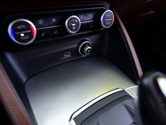 2017款 2.0T 200HP 豪华版