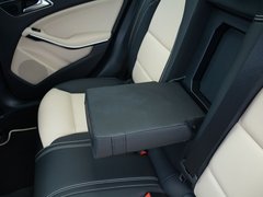 2017款 GLA 260 4MATIC 运动型